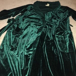 Aria 100% polyester green robe
